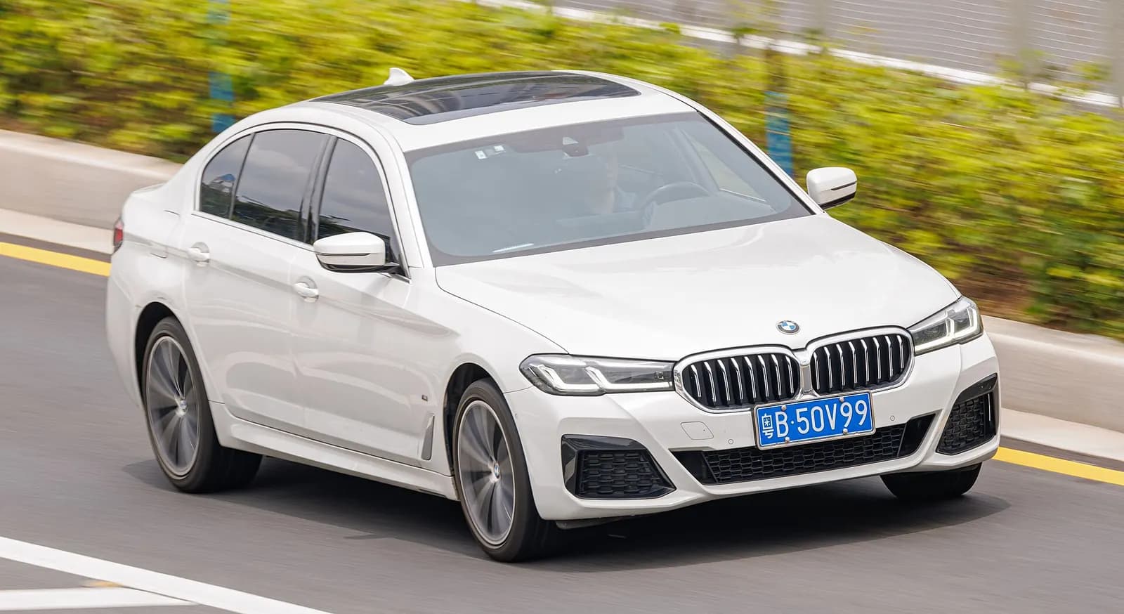 BMW 530i, 2021, ağ